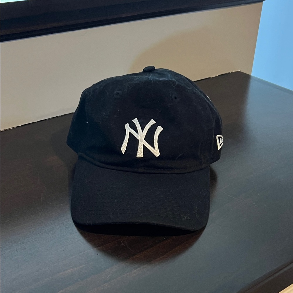NWOT * New Era Black Baseball Cap with White NY Logo